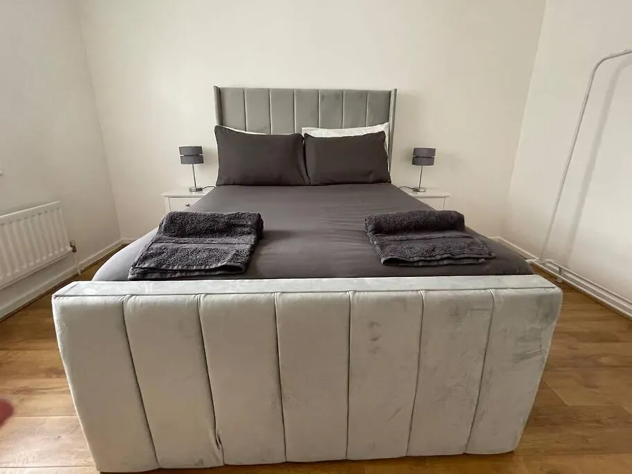 Holiday home New! 4 Bedroom London House With Garden And Lawn United Kingdom